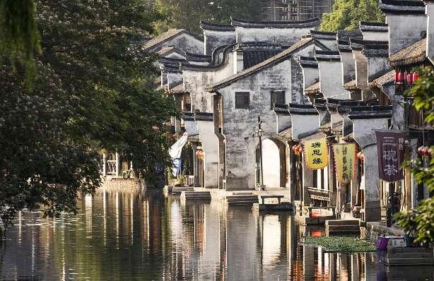 曹庄镇岌山村 “三引领”劲吹文明新风